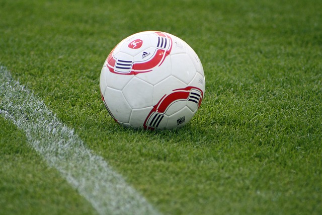 西媒：马竞有意今夏引进中场，本坦库尔在他们的候选名单中.